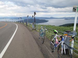 美幌峠から屈斜路湖を見る