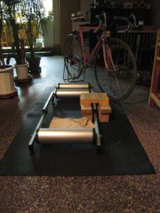 練習用自転車（エディ・メルクス)とローラー台